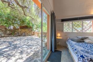 Postel nebo postele na pokoji v ubytování Casa Pájaro Colores in Bolonia + 74 fotografií