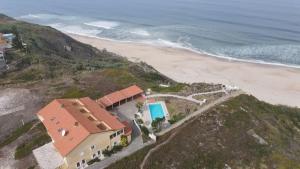 a house on a hill next to a beach at Vila Vistazul in Pataias