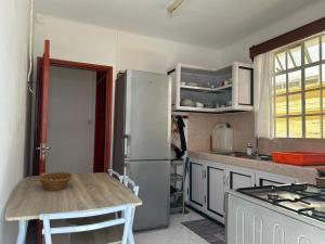 Кухня или мини-кухня в Sun Palm Villa - Blue Bay
