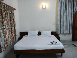 Postel nebo postele na pokoji v ubytování Hotel Mayur