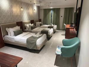 Postel nebo postele na pokoji v ubytování Len R Inn