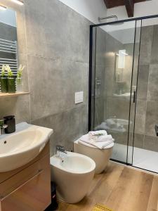 Koupelna v ubytování Bnbook Residence Matteotti + 131 fotografií