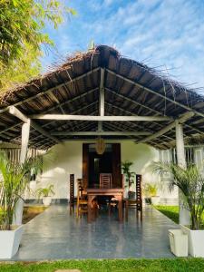 O grădină în afara Mango House Hiriketiya +22 fotografii