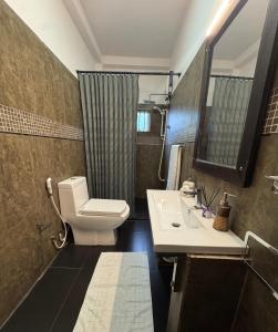 Et badeværelse på Cinnamon apartment