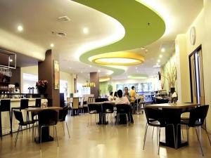 Restaurace v ubytování Hotel Grand Anugerah