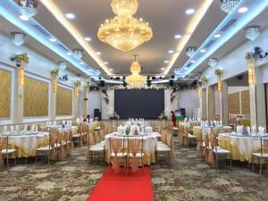 Un restaurante u otro lugar para comer en Hacinco Hotel