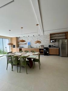 Η κουζίνα ή μικρή κουζίνα στο Casa de alto padrão zona sul