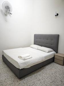 Ένα ή περισσότερα κρεβάτια σε δωμάτιο στο Desa11 Homestay +6 φωτογραφίες