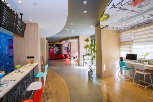 TV a/nebo společenská místnost v ubytování ibis Kunming Beijing Rd