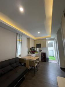 TV a/nebo společenská místnost v ubytování Orlando Hill Villa