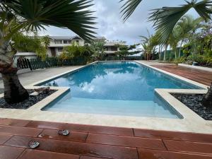 Bazén v ubytování Flamboyant Punaauia, luxury apartment with splendid ocean view nebo v jeho okolí