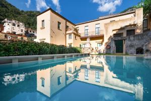 Hồ bơi trong/gần Amalfi Rooms with pool