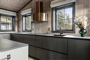 Køkken eller tekøkken på Family Cabin With Views Over Norefjell