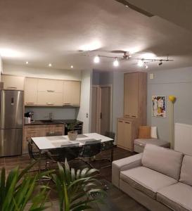 Фотография из галереи Kyra's Roof Terrace Flat в городе Mesochórion