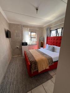 Ένα ή περισσότερα κρεβάτια σε δωμάτιο στο Zolas guest house