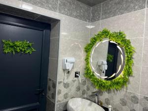 Ένα μπάνιο στο HILLSIDEHOUSEQAX a FRAME +29 φωτογραφίες