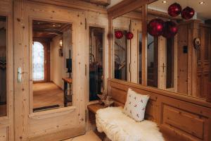 Giường trong phòng chung tại Das Verwall Finest Apartments +46 ảnh