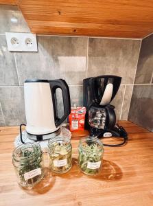 Tetera y cafetera en Studio Pool Drôme Provençale with Asian Meals Best Price