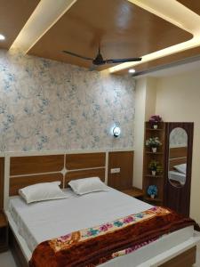 En eller flere senge i et værelse på Hotel Mannat