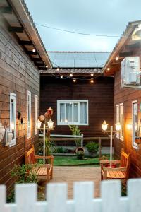 Zahrada ubytování Casa Perto das melhores praias Florianópolis, 8 pessoas, ar condicionado, tv, wifi, cozinha completa, lavanderia,