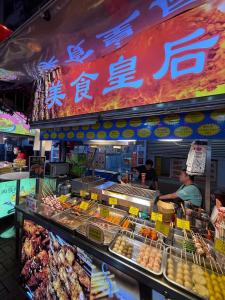 Φαγητό σε αυτό το διαμέρισμα ή κάπου εκεί κοντά