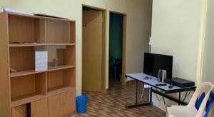 Un televizor și/sau centru de divertisment la SPOT ON 89986 P&p Inn +85 fotografii