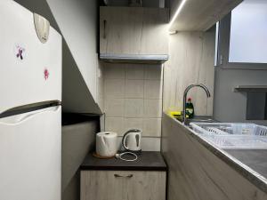 Η κουζίνα ή μικρή κουζίνα στο Evelpidon Rooms