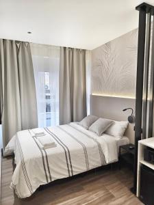 Giường trong phòng chung tại Pension Oasis Alicante