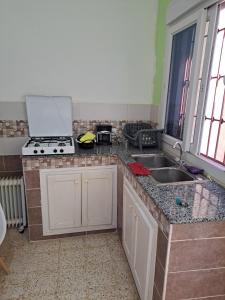 Kuchyň nebo kuchyňský kout v ubytování Studio petit chambre