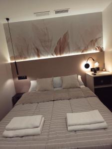 Giường trong phòng chung tại Pension Oasis Alicante