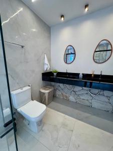 Ένα μπάνιο στο Casa de alto padrão zona sul