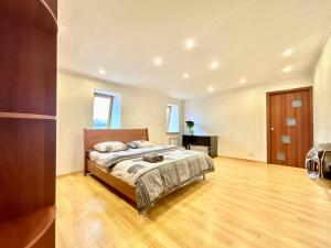 Postel nebo postele na pokoji v ubytování Двоповерховий Пентхаус с великим Джакузі біля метро Наукова