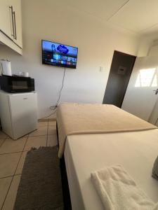 Ένα ή περισσότερα κρεβάτια σε δωμάτιο στο Zolas guest house