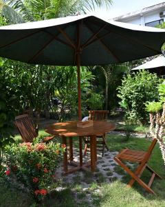 Κήπος έξω από το Cewin's Homestay