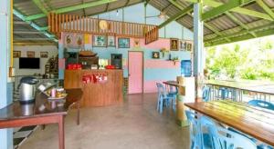 Nhà bếp/bếp nhỏ tại OYO 1080 Kanyapa Resort Kaeng Krachan