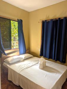 En eller flere senge i et værelse på Yellow House Port Barton