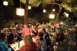 Επισκέπτες που μένουν στο Porfyrousa Traditional Hotel