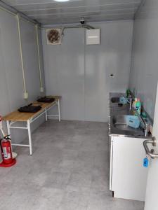 Kuchyň nebo kuchyňský kout v ubytování 金島ハウス