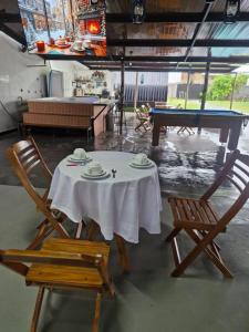 a table with two chairs and a ping pong table with a ping pong at 2205 Chalé Suíte Pousada CadClube in Sao Jose do Rio Preto