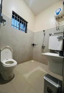 Koupelna v ubytování The Luxe Homes 3BR Luxury Stay + 12 fotografií