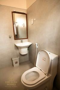 Koupelna v ubytování The Luxe Homes 3BR Luxury Stay