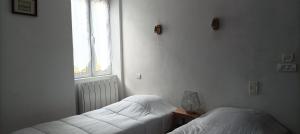 Ένα ή περισσότερα κρεβάτια σε δωμάτιο στο Chez Thythy - 8 La Capelette