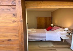 Una cama o camas en una habitación de Casa ai Dossi