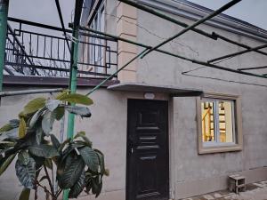 Το κτήριο όπου στεγάζεται  το διαμέρισμα