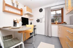 Nhà bếp/bếp nhỏ tại NÜ01-BP Apartment for companies +4 ảnh