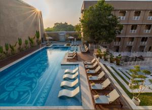 La alberca dentro o cerca de Taj Lalit Bagh, Udaipur