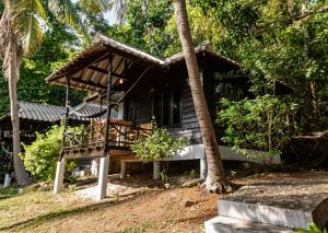 Un jardín fuera de Shiralea Resort