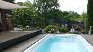 Bazén v ubytování Ferienhaus Dorn nebo v jeho okolí