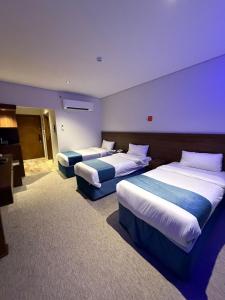 Postel nebo postele na pokoji v ubytování Durrat AlJawharah Hotel Makkah