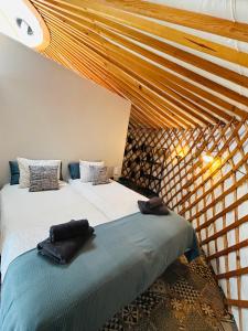 Postel nebo postele na pokoji v ubytování Finca Feliz Andaluz + 60 fotografií